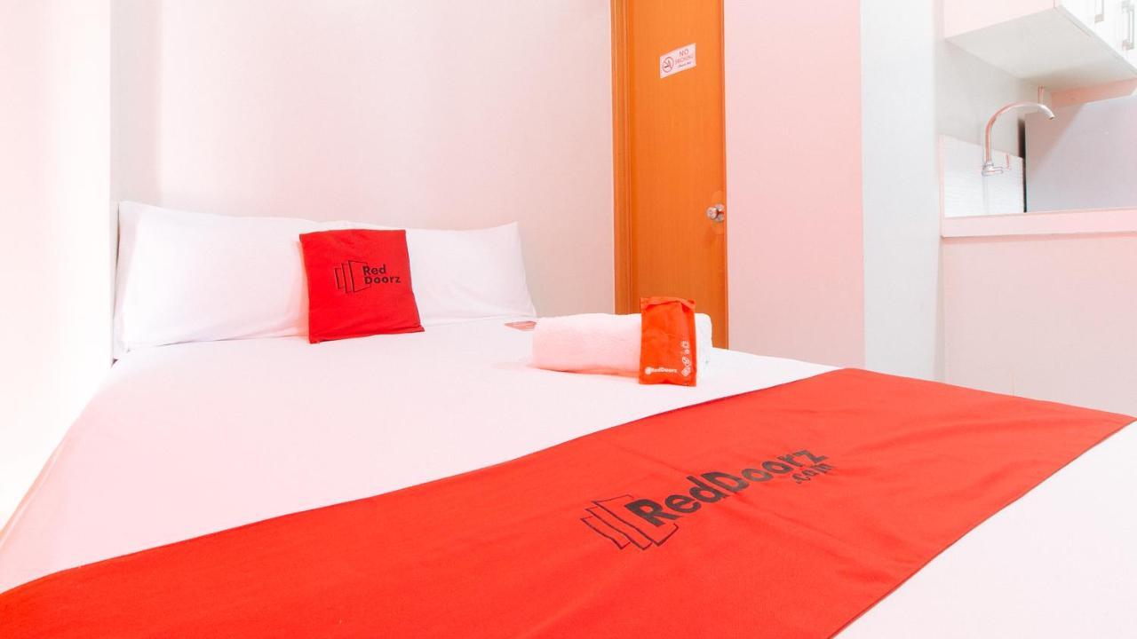 RedDoorz near NAIA Terminal 1 Hotel Manila Esterno foto