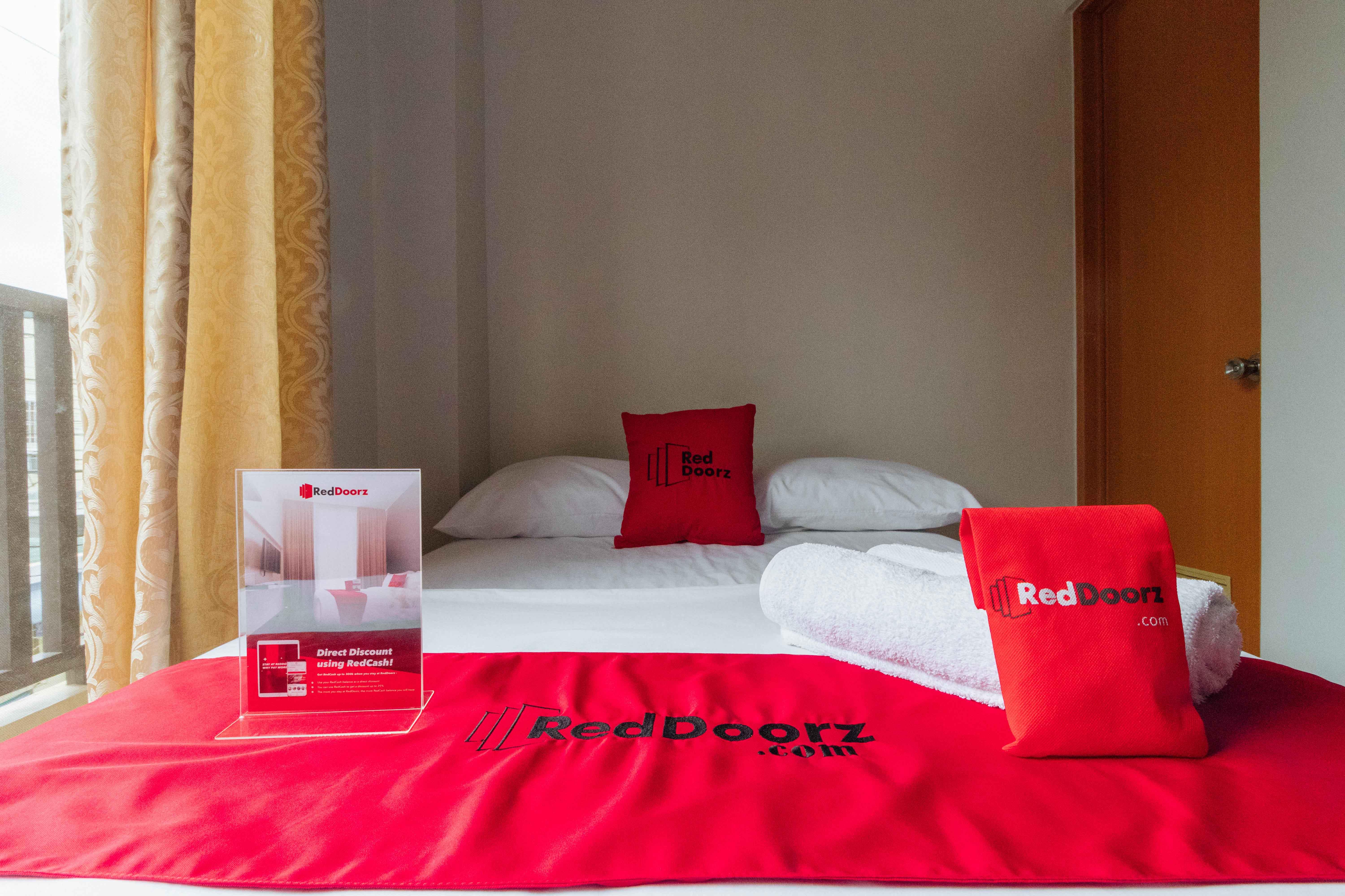 Hotel RedDoorz near NAIA Terminal 1 Paranaque City Esterno foto