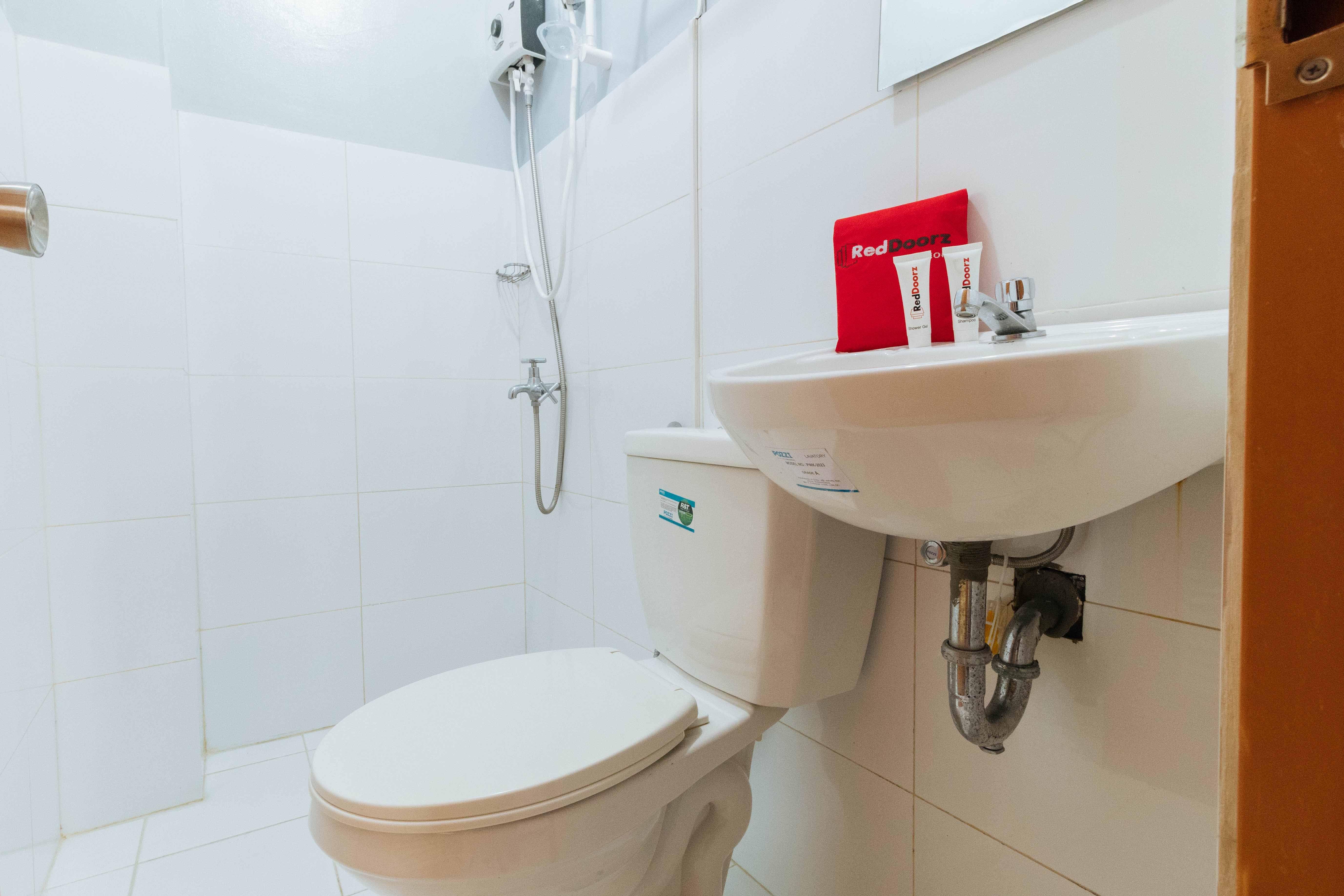 Hotel RedDoorz near NAIA Terminal 1 Paranaque City Esterno foto
