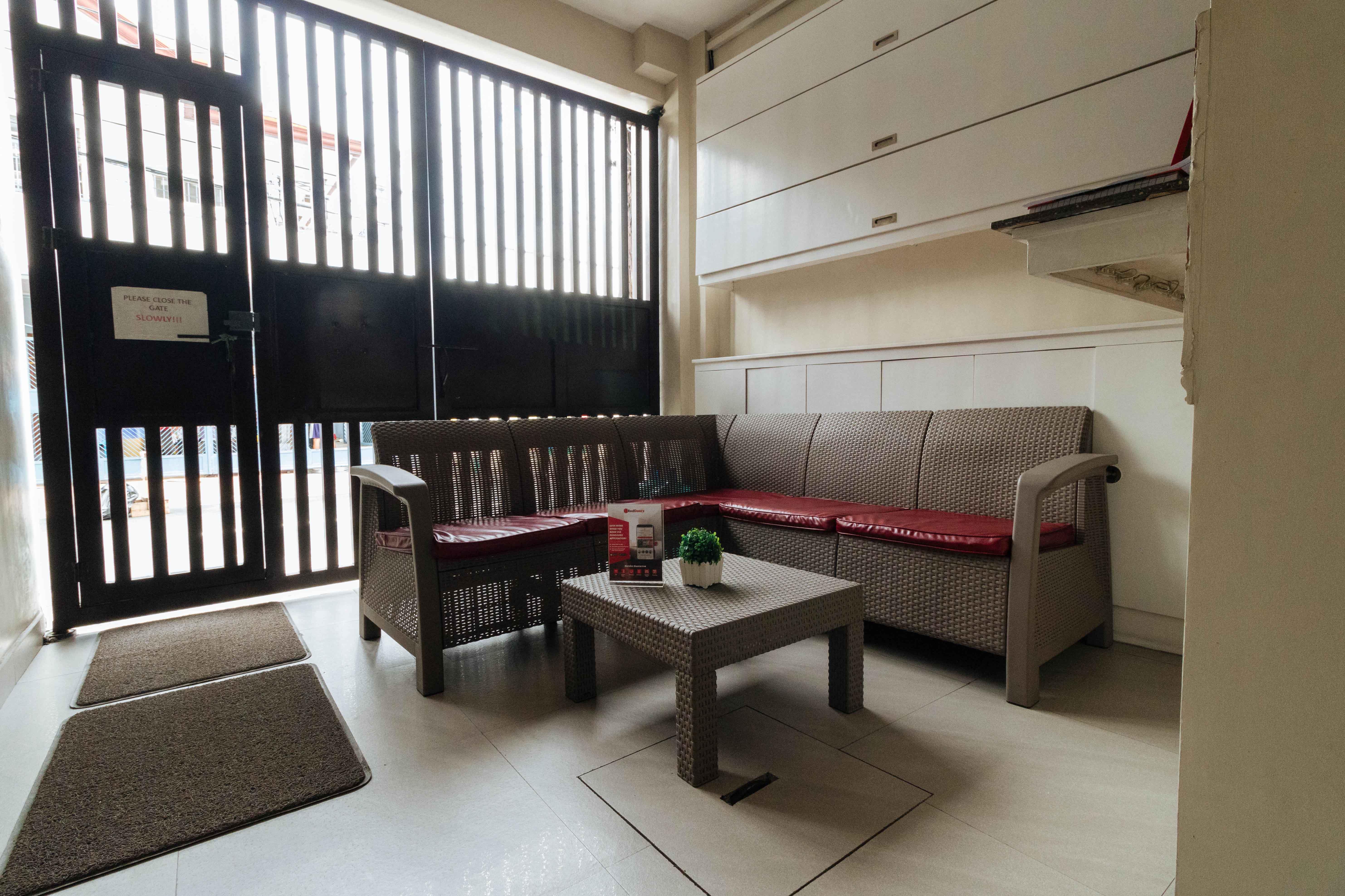 Hotel RedDoorz near NAIA Terminal 1 Paranaque City Esterno foto