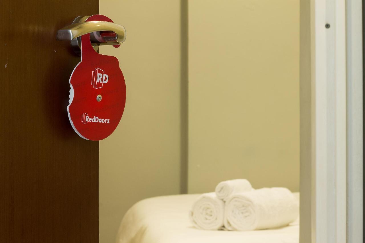 Hotel RedDoorz near NAIA Terminal 1 Paranaque City Esterno foto