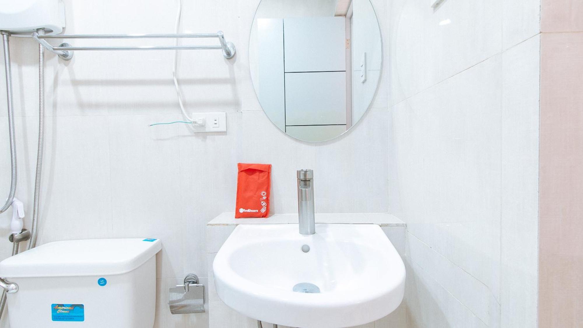 Hotel RedDoorz near NAIA Terminal 1 Paranaque City Esterno foto