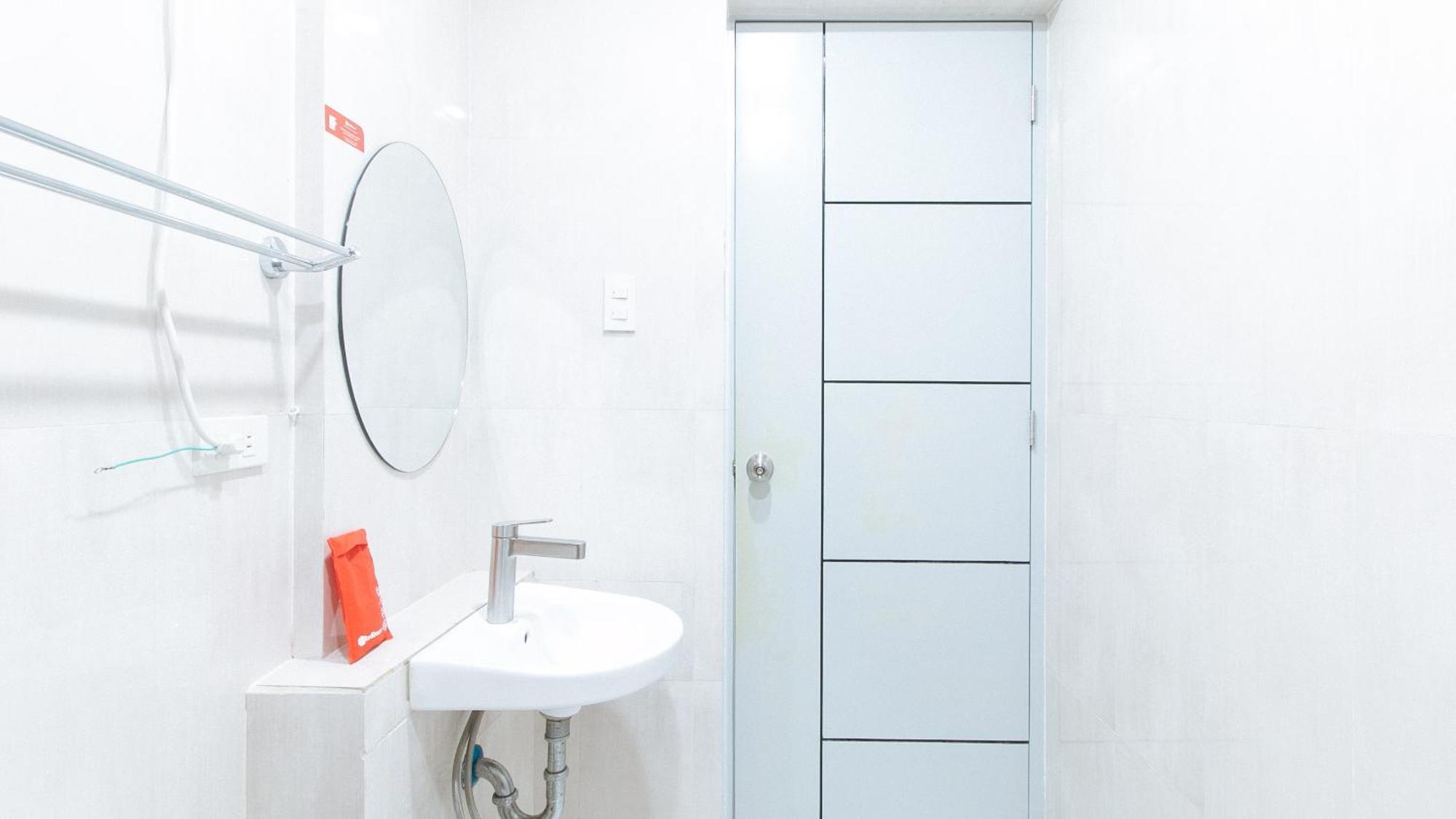 Hotel RedDoorz near NAIA Terminal 1 Paranaque City Esterno foto