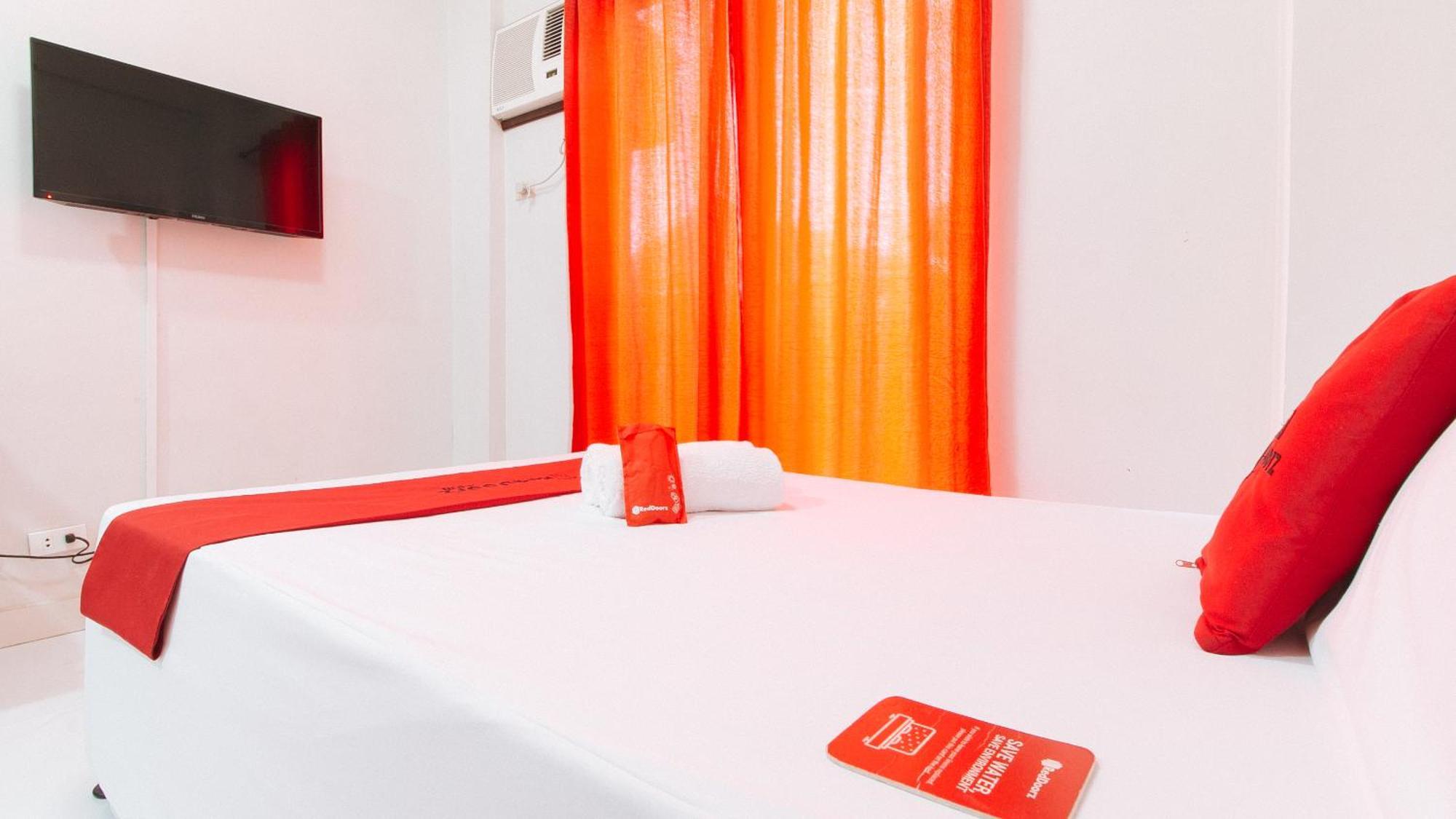 Hotel RedDoorz near NAIA Terminal 1 Paranaque City Esterno foto