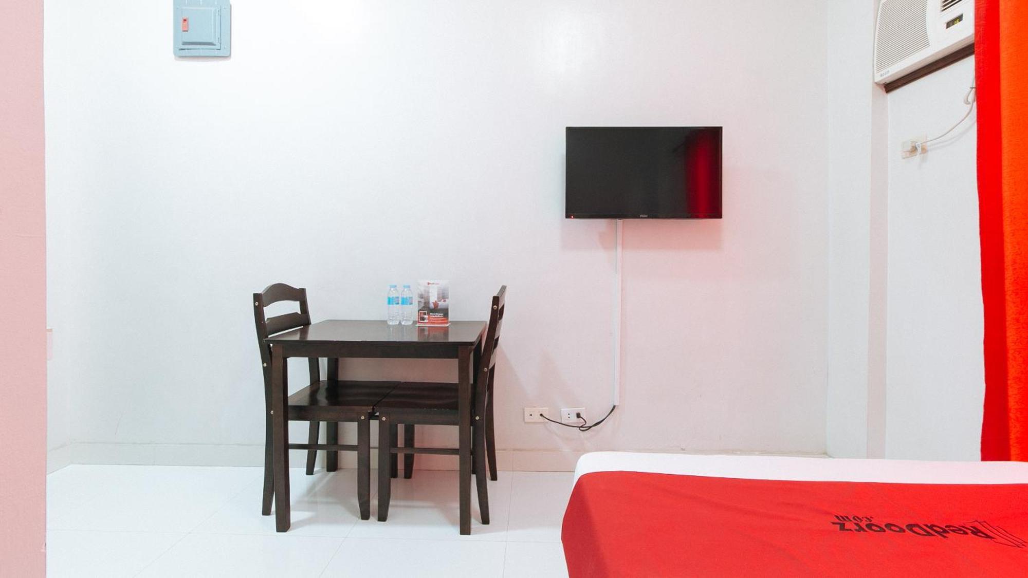 Hotel RedDoorz near NAIA Terminal 1 Paranaque City Esterno foto