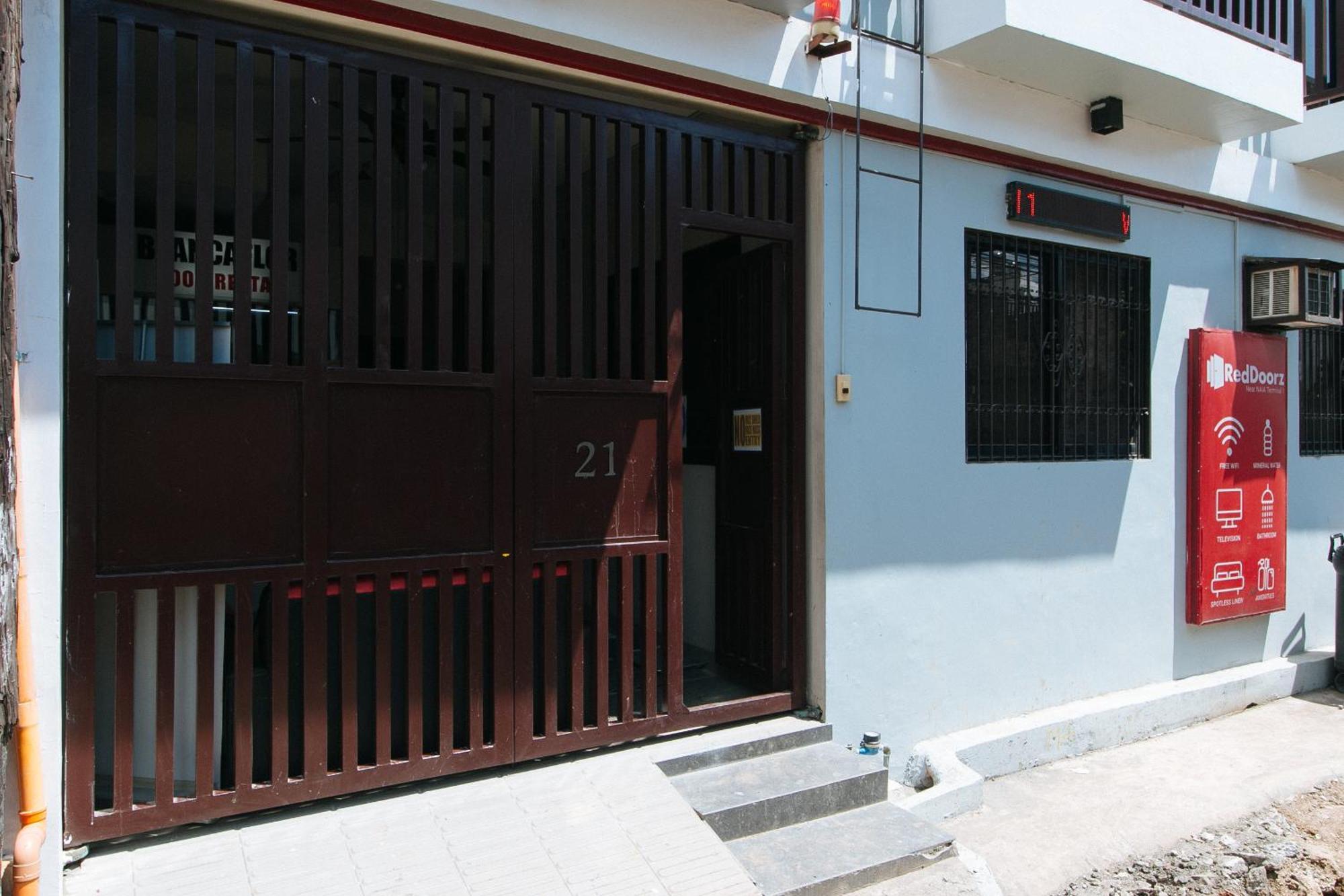 Hotel RedDoorz near NAIA Terminal 1 Paranaque City Esterno foto